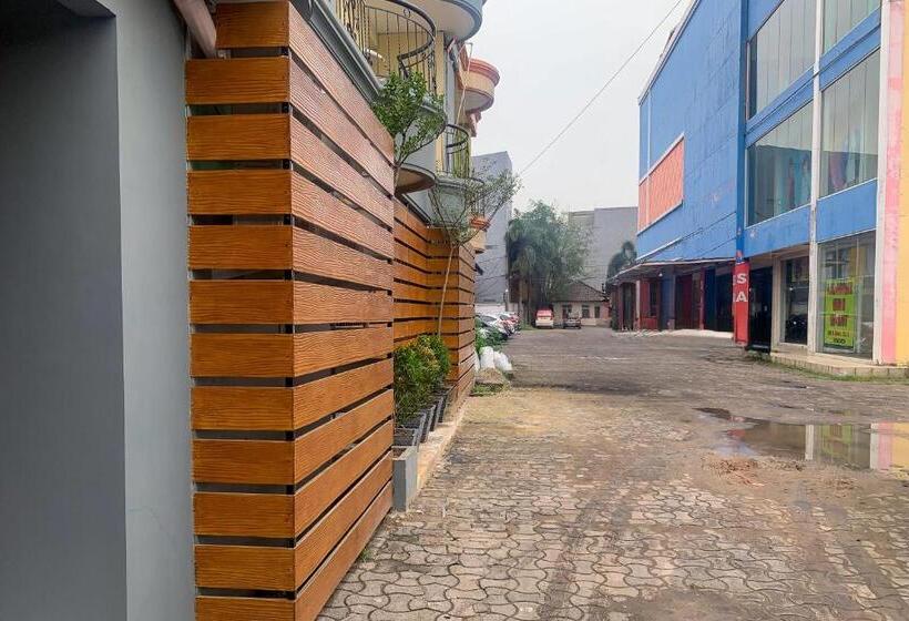 בית מלון כפרי Reddoorz @ Balaraja Centre Plaza