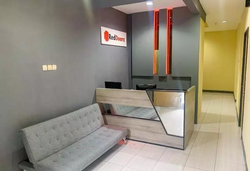 Hotelli Reddoorz @ Balaraja Centre Plaza