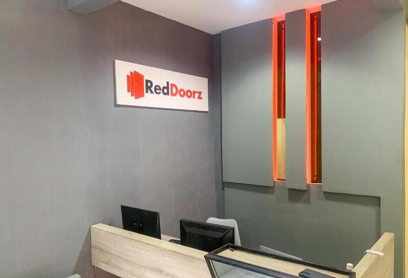 בית מלון כפרי Reddoorz @ Balaraja Centre Plaza