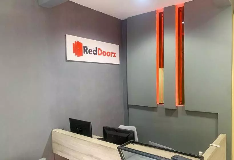 Hotelli Reddoorz @ Balaraja Centre Plaza