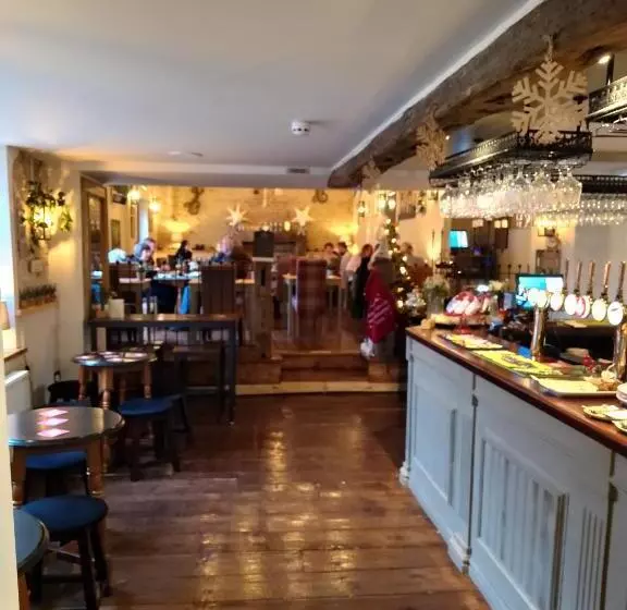 هتل Sanctuary Inn