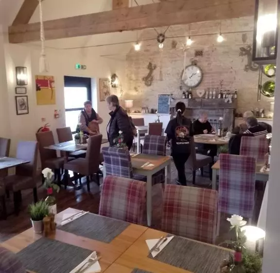 هتل Sanctuary Inn