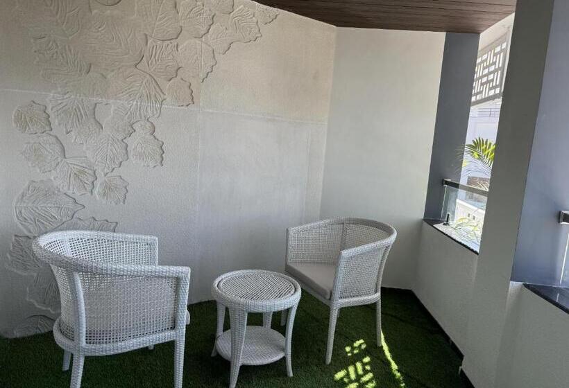 Hotel Sky Suites By The Lazy Host