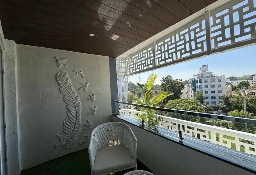 Hotel Sky Suites By The Lazy Host