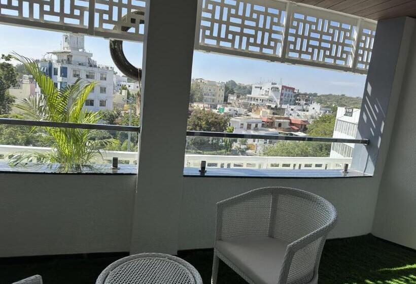 Hotel Sky Suites By The Lazy Host