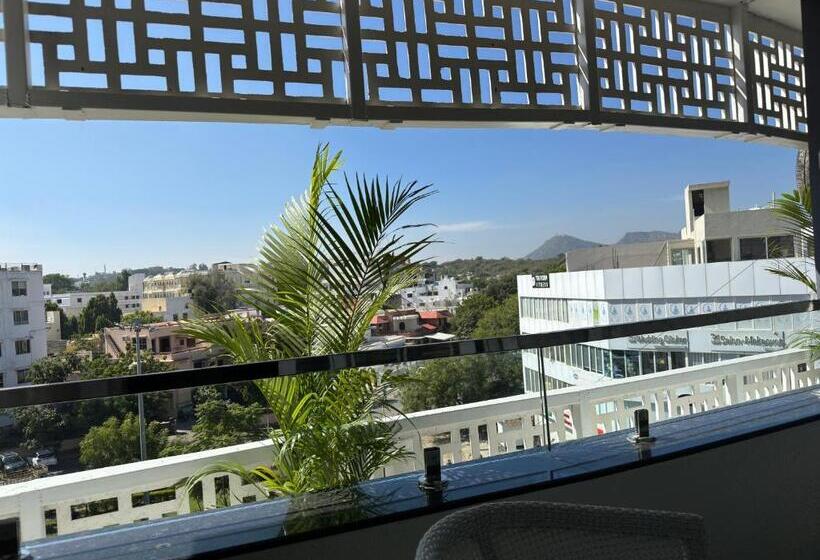 Hotel Sky Suites By The Lazy Host