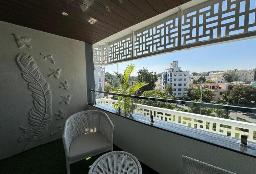 Hotel Sky Suites By The Lazy Host