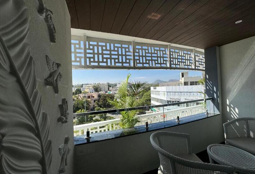 Hotel Sky Suites By The Lazy Host