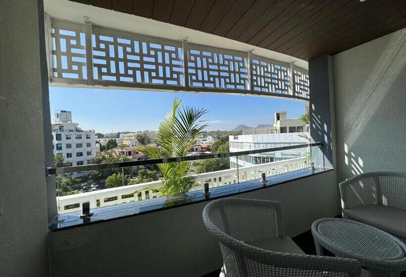 Hotel Sky Suites By The Lazy Host