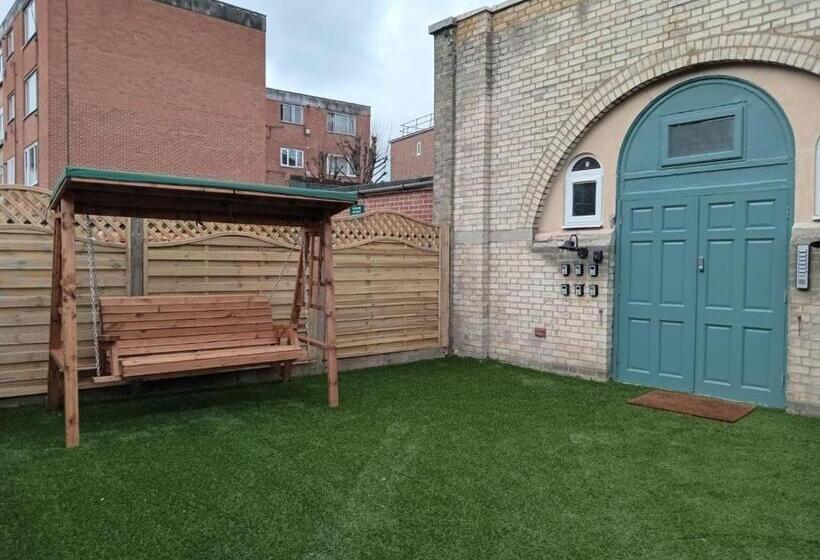 פנסיון Cozy En Suite Loft In Trendy Local