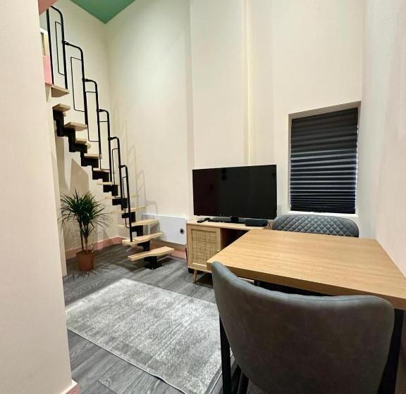 פנסיון Cozy En Suite Loft In Trendy Local