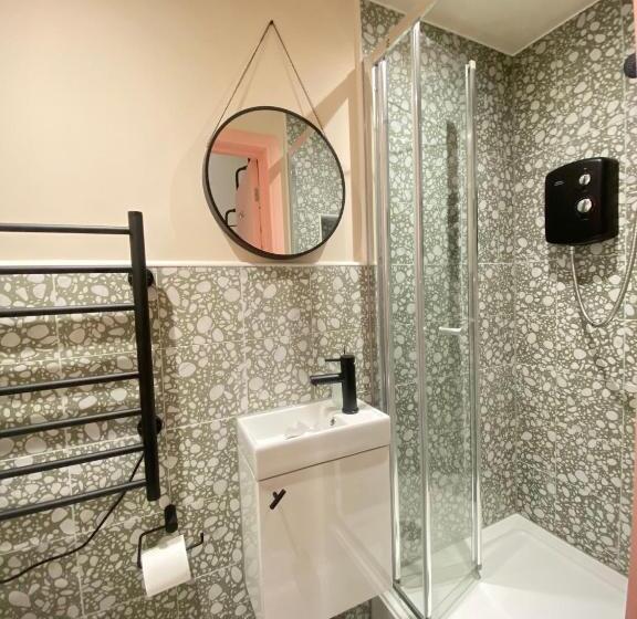 פנסיון Cozy En Suite Loft In Trendy Local