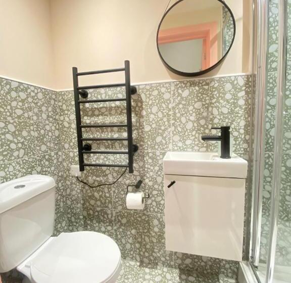 פנסיון Cozy En Suite Loft In Trendy Local