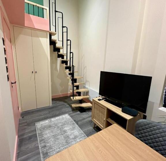 פנסיון Cozy En Suite Loft In Trendy Local