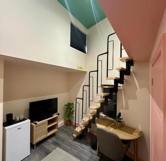 פנסיון Cozy En Suite Loft In Trendy Local