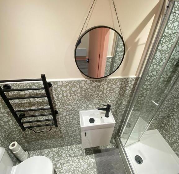 פנסיון Cozy En Suite Loft In Trendy Local