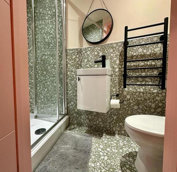 פנסיון Cozy En Suite Loft In Trendy Local