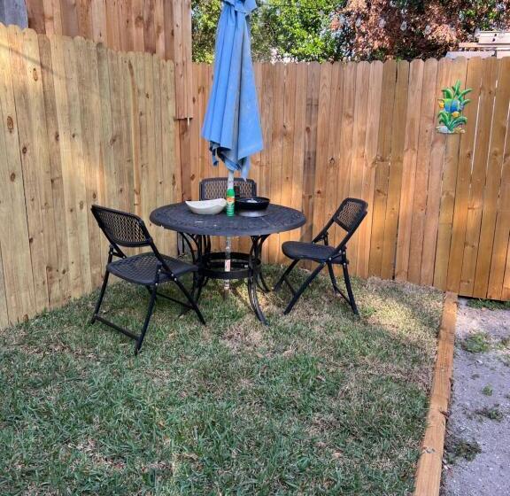 بنسيون La Adventura Villa