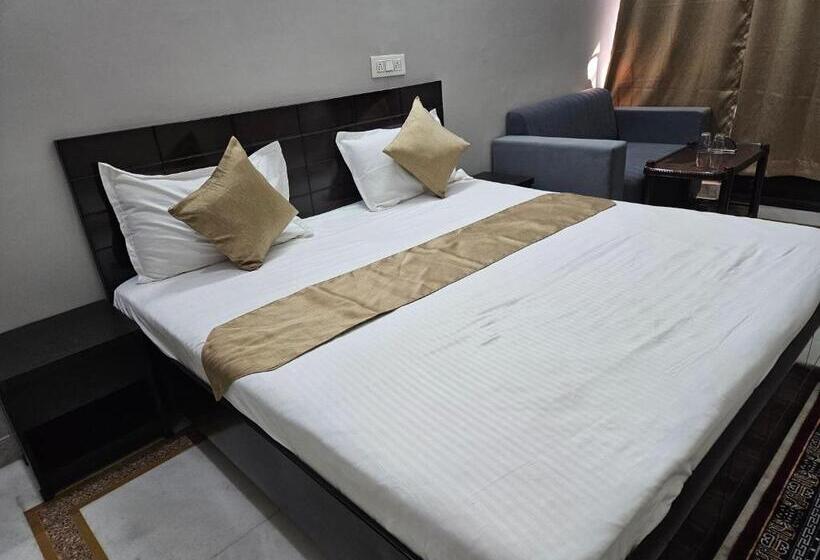 Pension Raj Residency