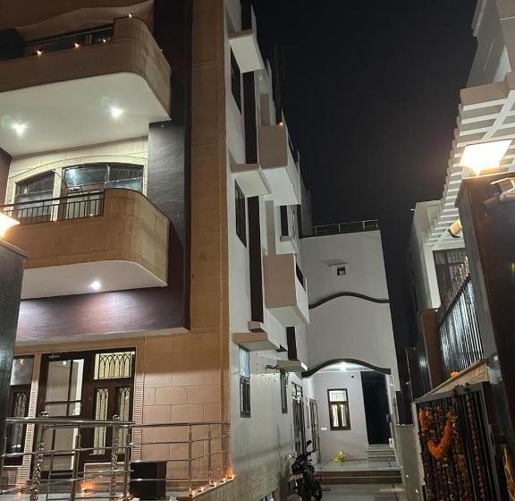 Pension Raj Residency