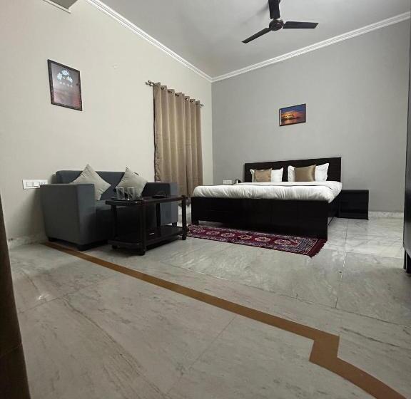 Pension Raj Residency