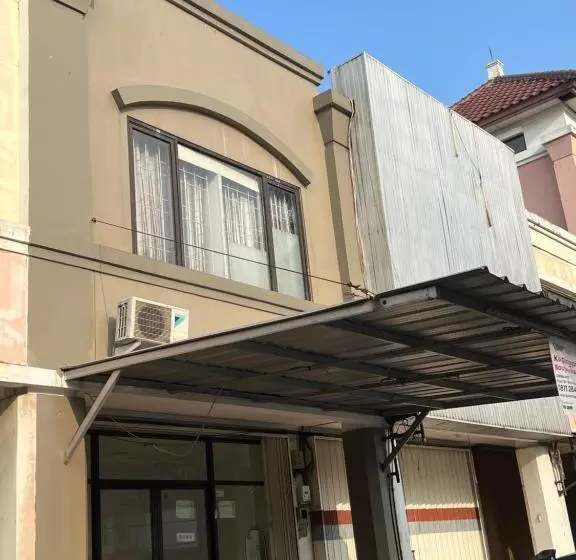 ユースホステル De Novaren Guesthouse