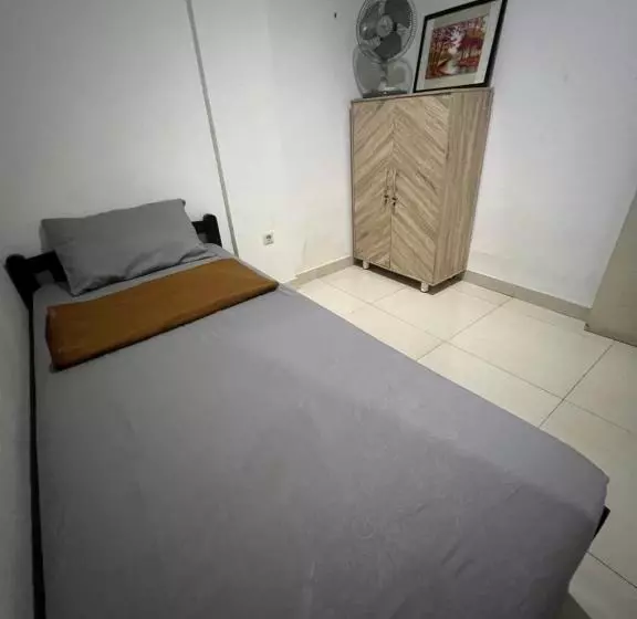 ユースホステル De Novaren Guesthouse