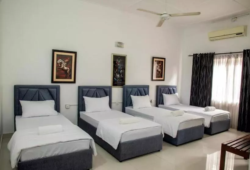 Retkeilymaja Funk Bunks   By The Lake