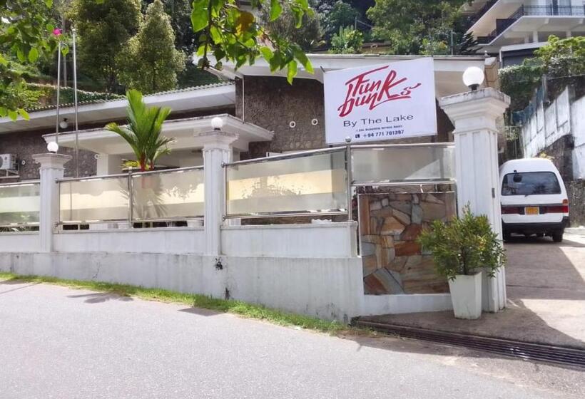 호스텔 Funk Bunks By The Lake