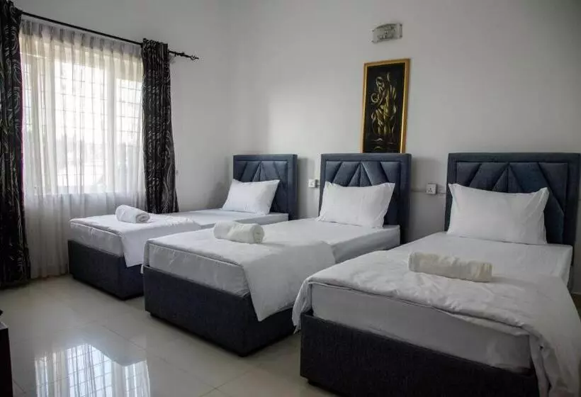 Retkeilymaja Funk Bunks   By The Lake