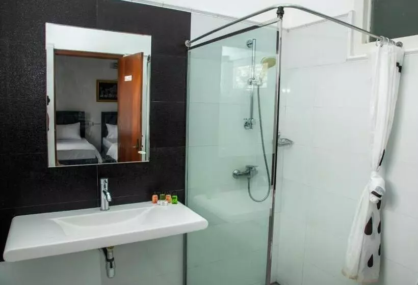 Retkeilymaja Funk Bunks   By The Lake