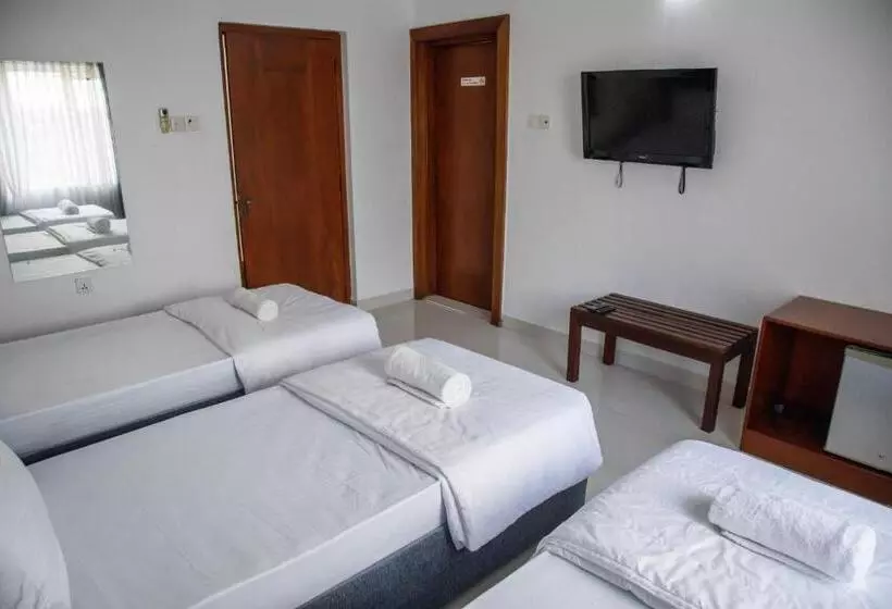 Retkeilymaja Funk Bunks   By The Lake