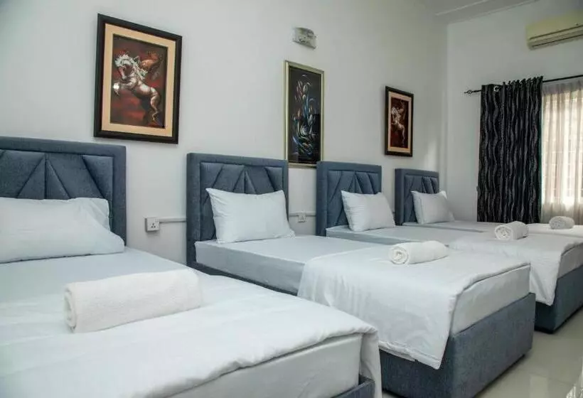 Retkeilymaja Funk Bunks   By The Lake