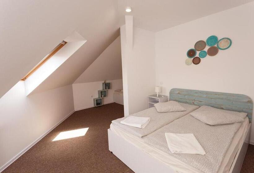 تختخواب و صبحانه Boutique House