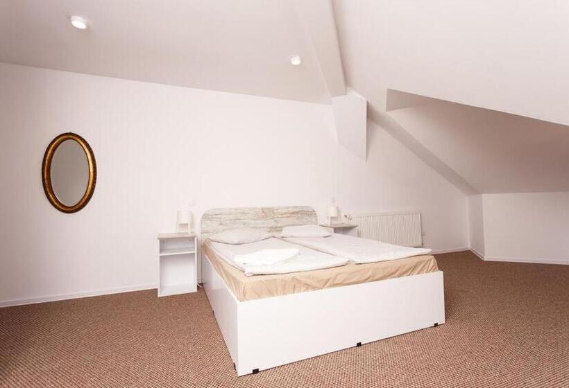 تختخواب و صبحانه Boutique House