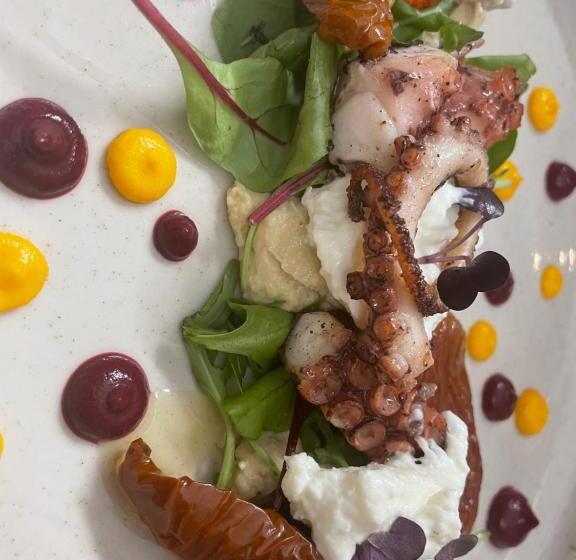 تختخواب و صبحانه Boutique House