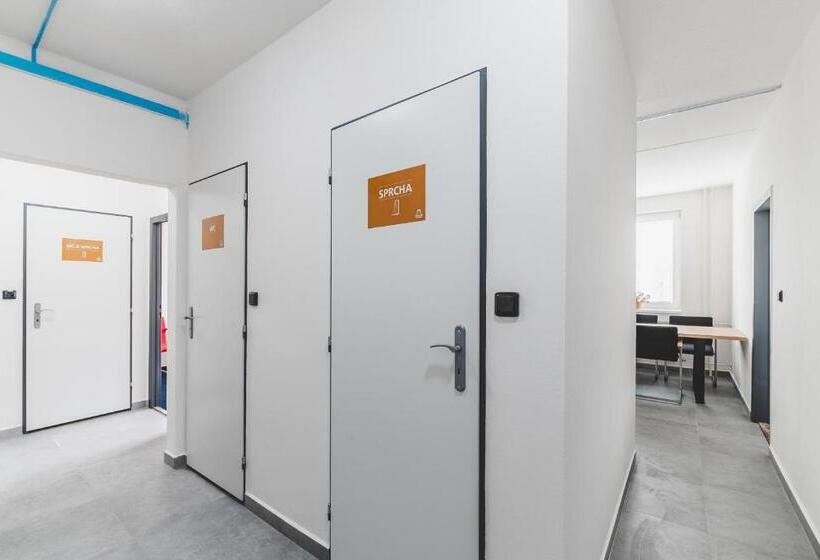 Bp Hostel / Urbinská 144