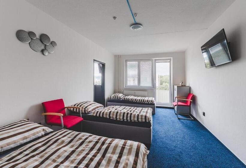 Bp Hostel / Urbinská 144