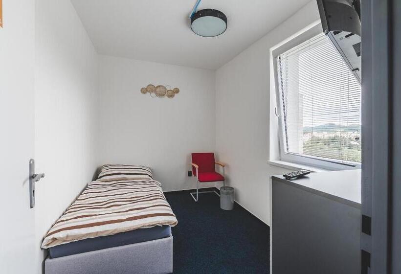 Bp Hostel / Urbinská 144