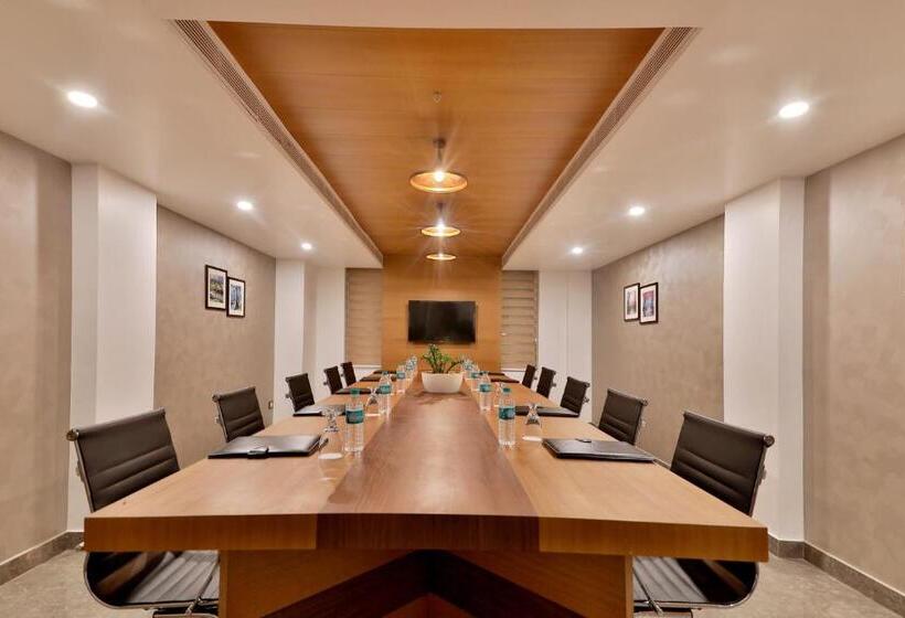 בית מלון כפרי Jomeriya International