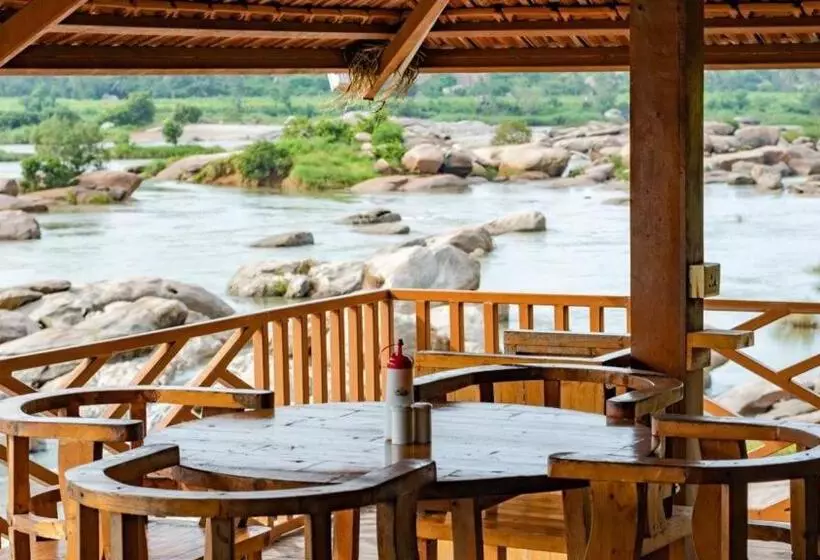 ホテル Leo Woods Hampi River View