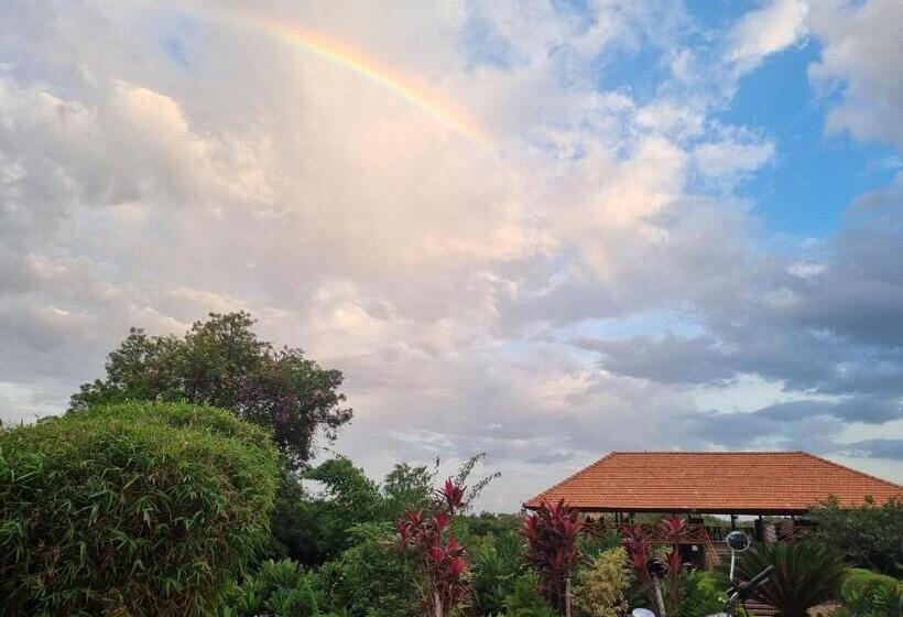 فندق Leo Woods Hampi River View