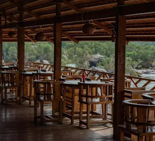 ホテル Leo Woods Hampi River View