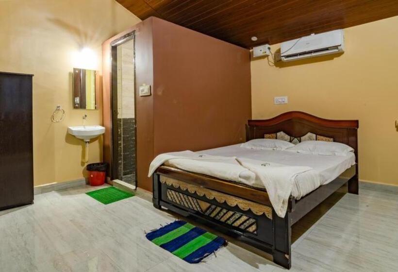 فندق Leo Woods Hampi River View