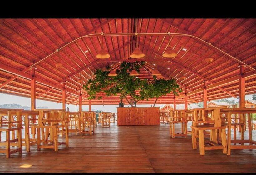 فندق Leo Woods Hampi River View