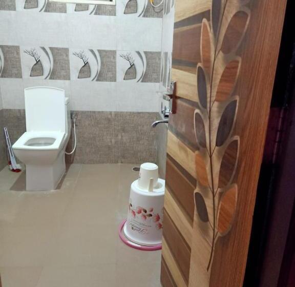 فندق Leo Woods Hampi River View