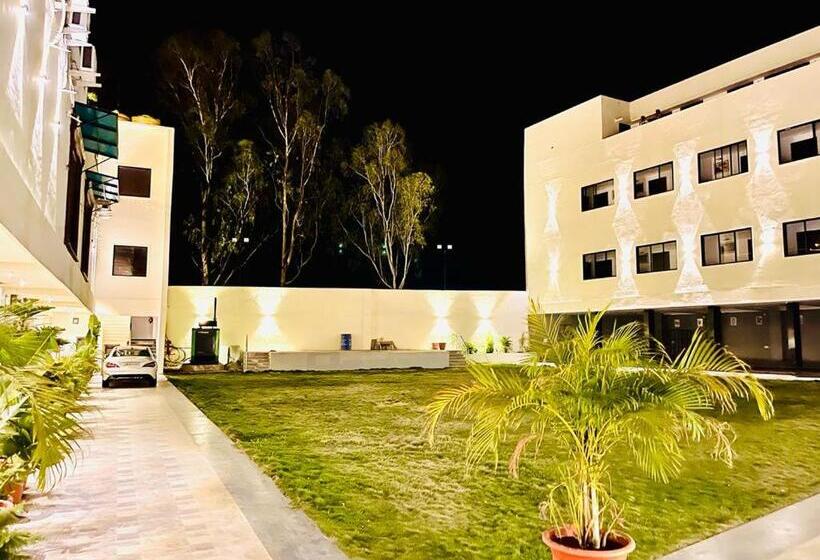 酒店 Saluja Primeland