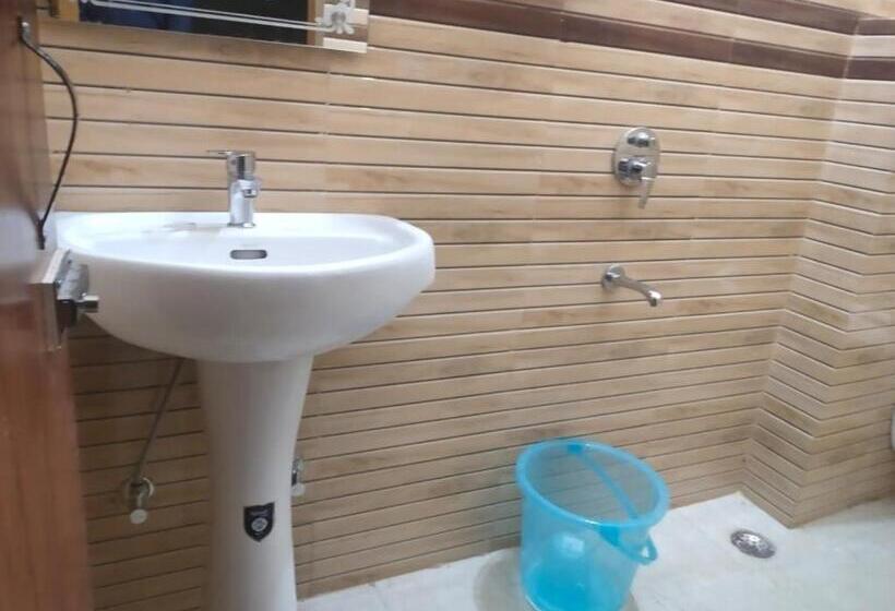 Khushi Hotel & Restaurant