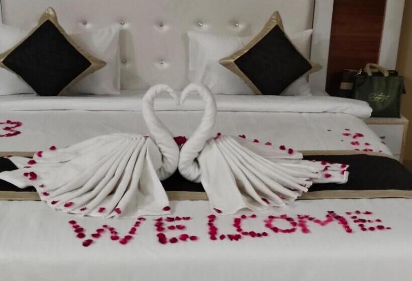 Khushi Hotel & Restaurant