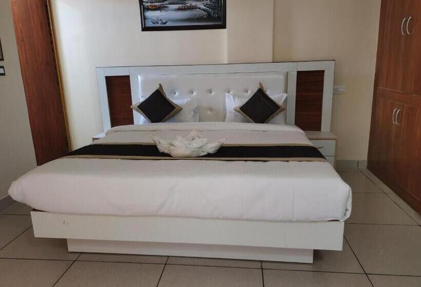 Khushi Hotel & Restaurant